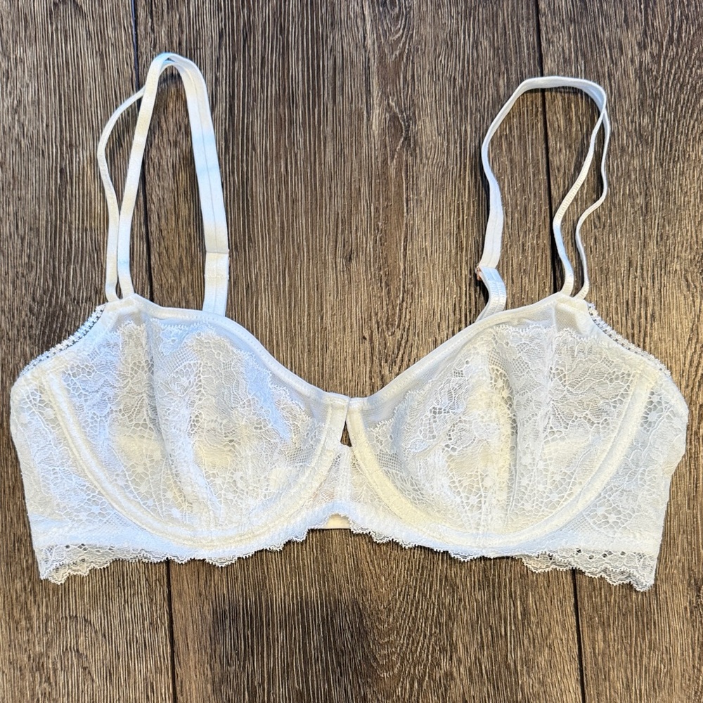 Elegant White Lace Bra 34D